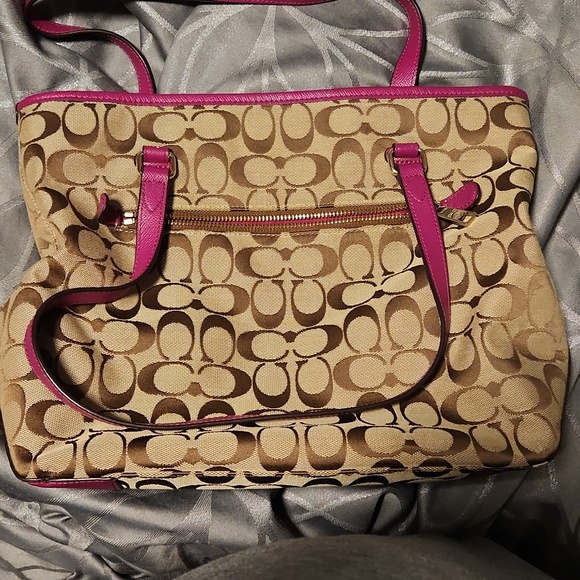 Coach Bag - Picture 4 of 7